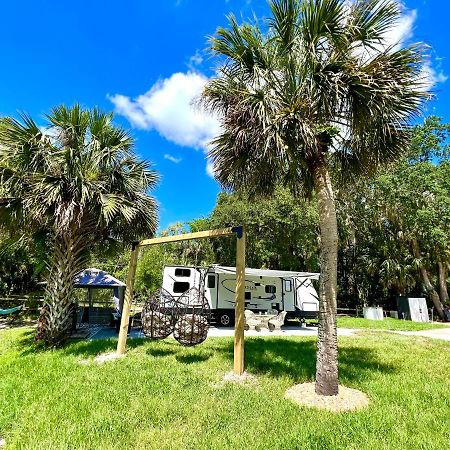 מלון טיטוסוויל Lake Front Rv Experience Close To Port Canaveral And Kennedy Space Center מראה חיצוני תמונה