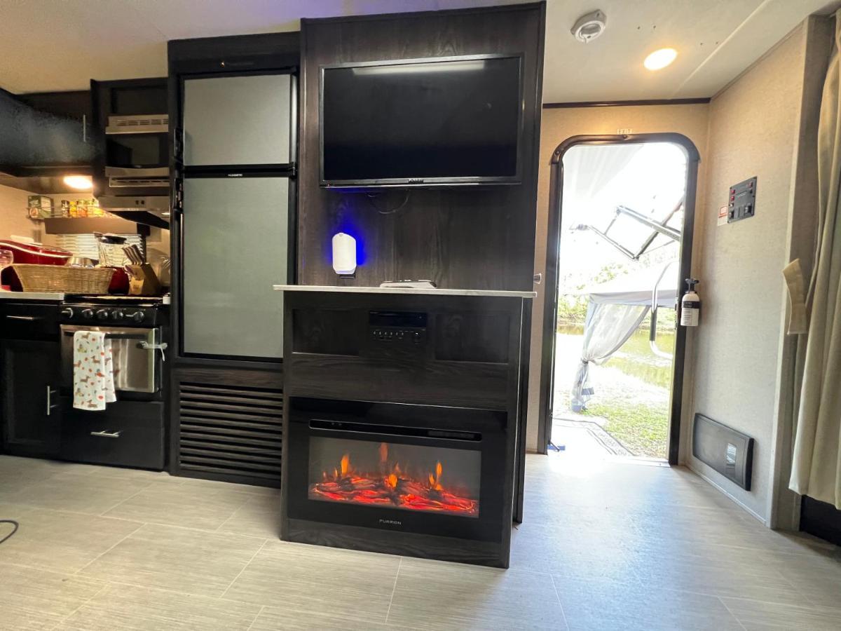 מלון טיטוסוויל Lake Front Rv Experience Close To Port Canaveral And Kennedy Space Center מראה חיצוני תמונה