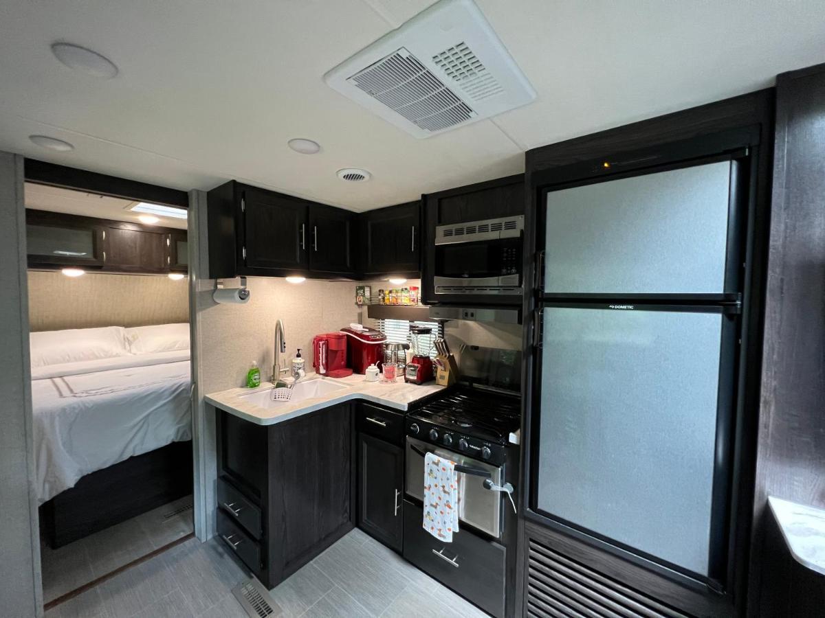 מלון טיטוסוויל Lake Front Rv Experience Close To Port Canaveral And Kennedy Space Center מראה חיצוני תמונה