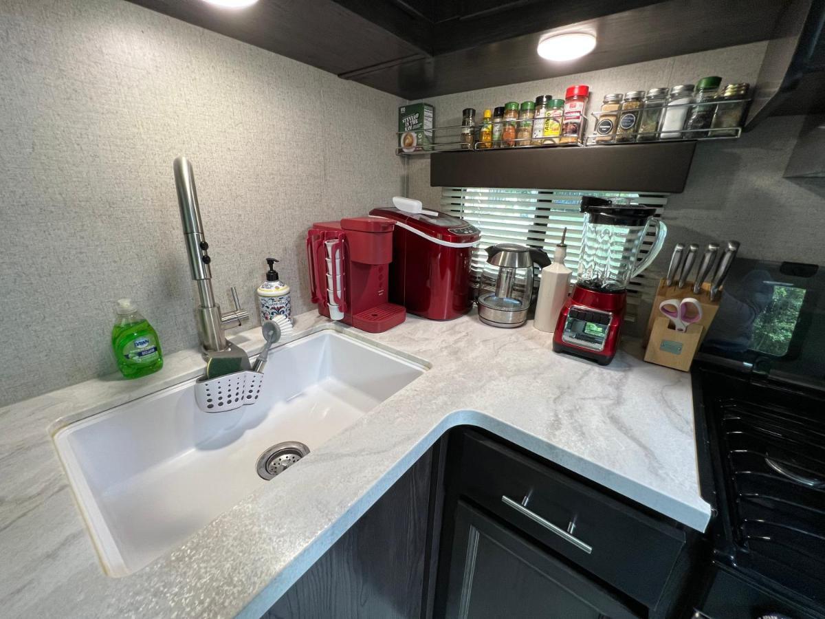 מלון טיטוסוויל Lake Front Rv Experience Close To Port Canaveral And Kennedy Space Center מראה חיצוני תמונה