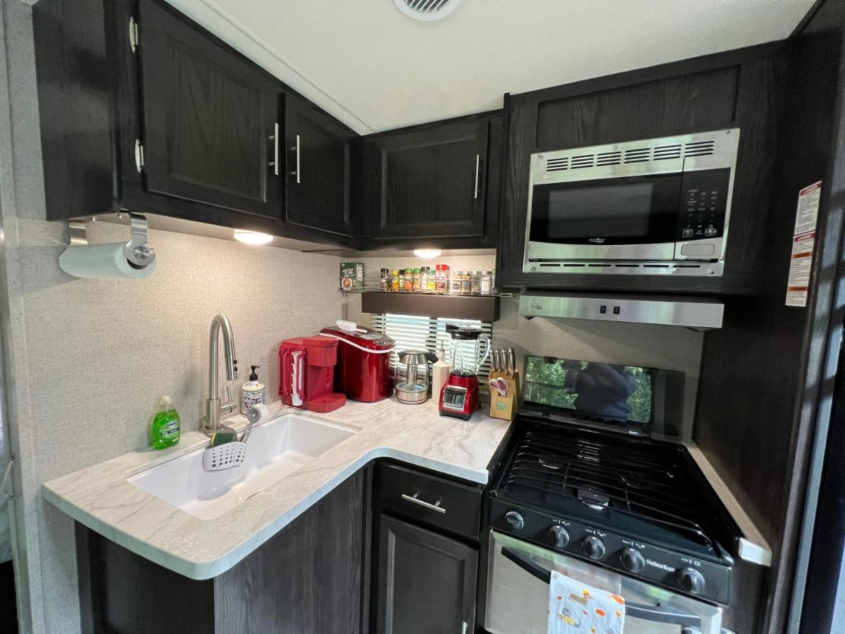 מלון טיטוסוויל Lake Front Rv Experience Close To Port Canaveral And Kennedy Space Center מראה חיצוני תמונה